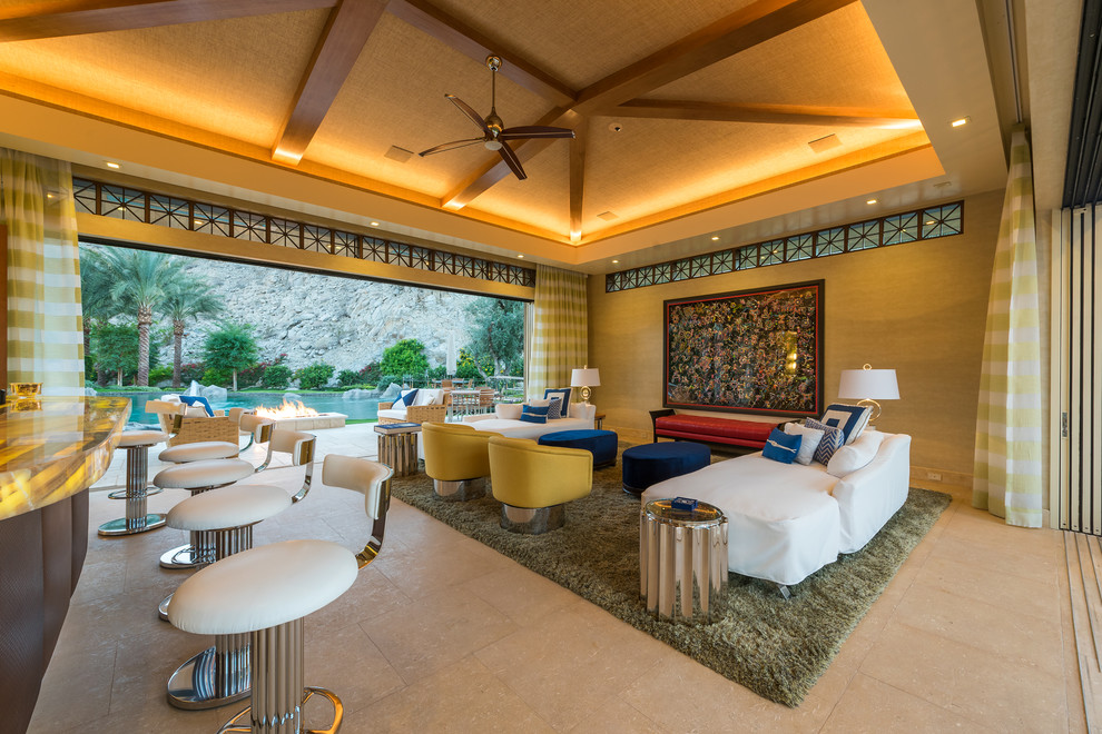 Example of a transitional home design design in Los Angeles