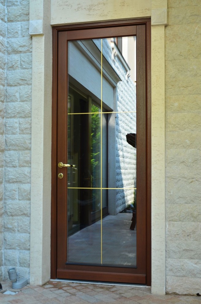 Деревянные входные двери