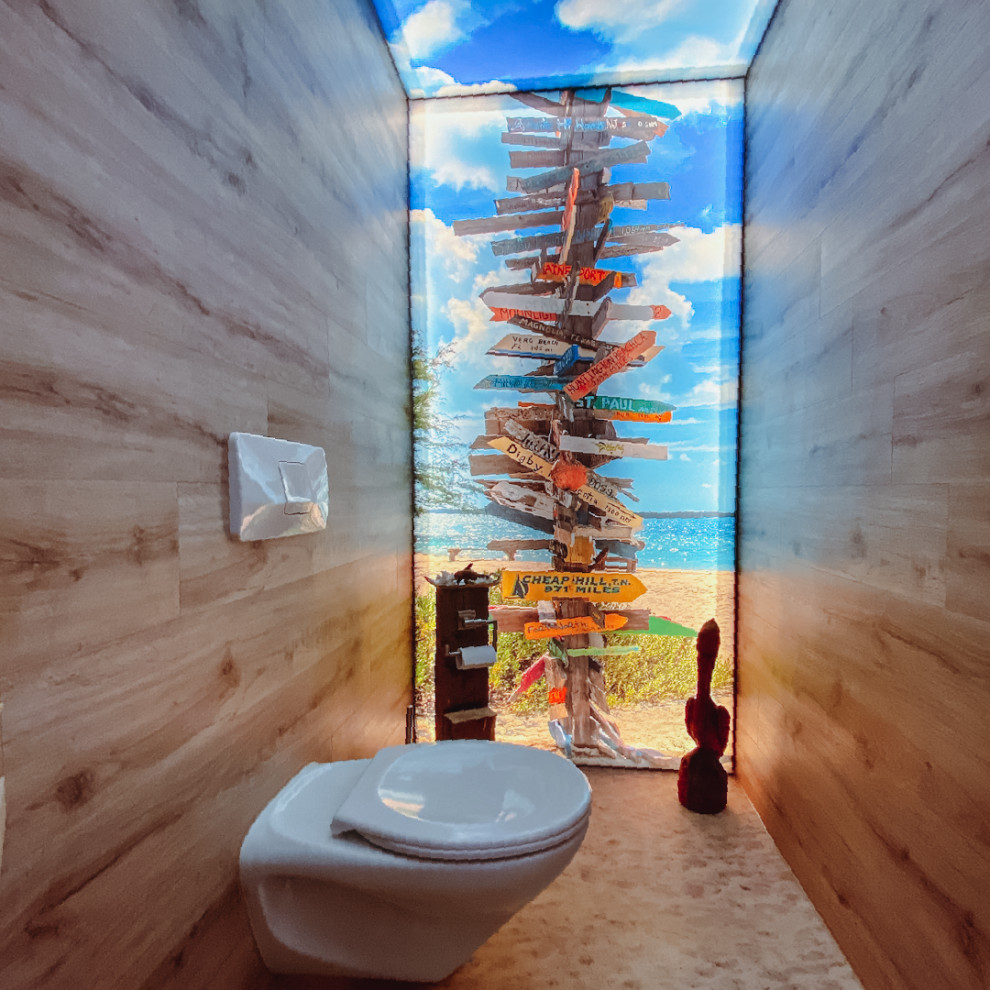 Cette image montre une petite salle de bain principale et longue et étroite design avec un mur marron, un sol en linoléum, un sol gris, un plafond en papier peint et du papier peint.