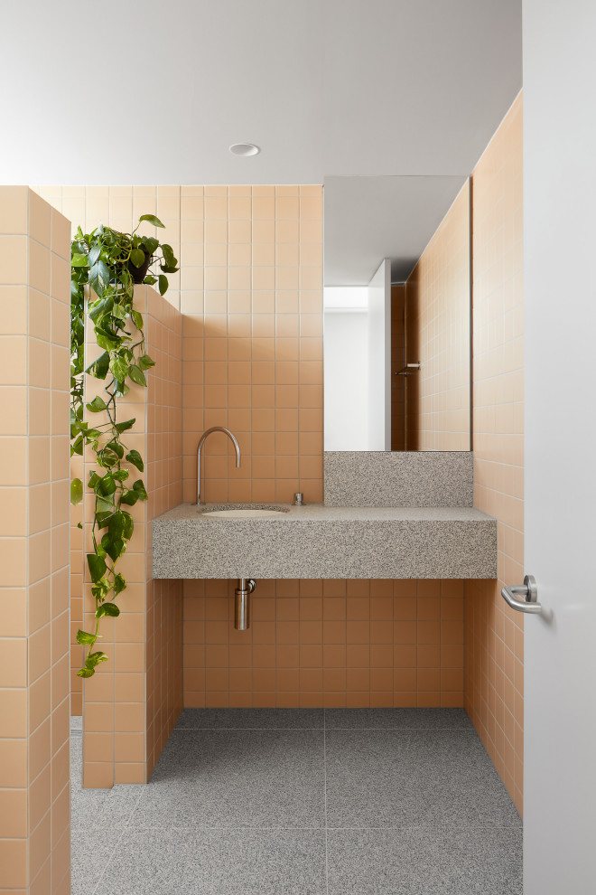 Photo of a mid-sized contemporary bathroom in Melbourne.