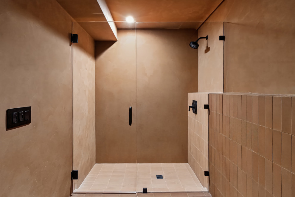 FRAMELESS SHOWERS