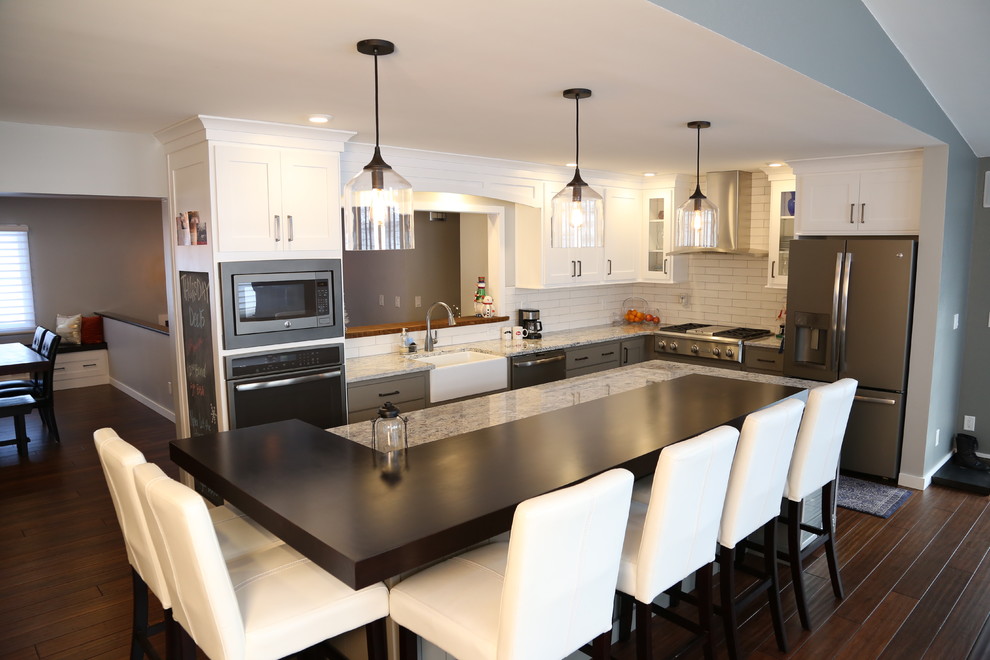 Example of a transitional home design design in Cedar Rapids