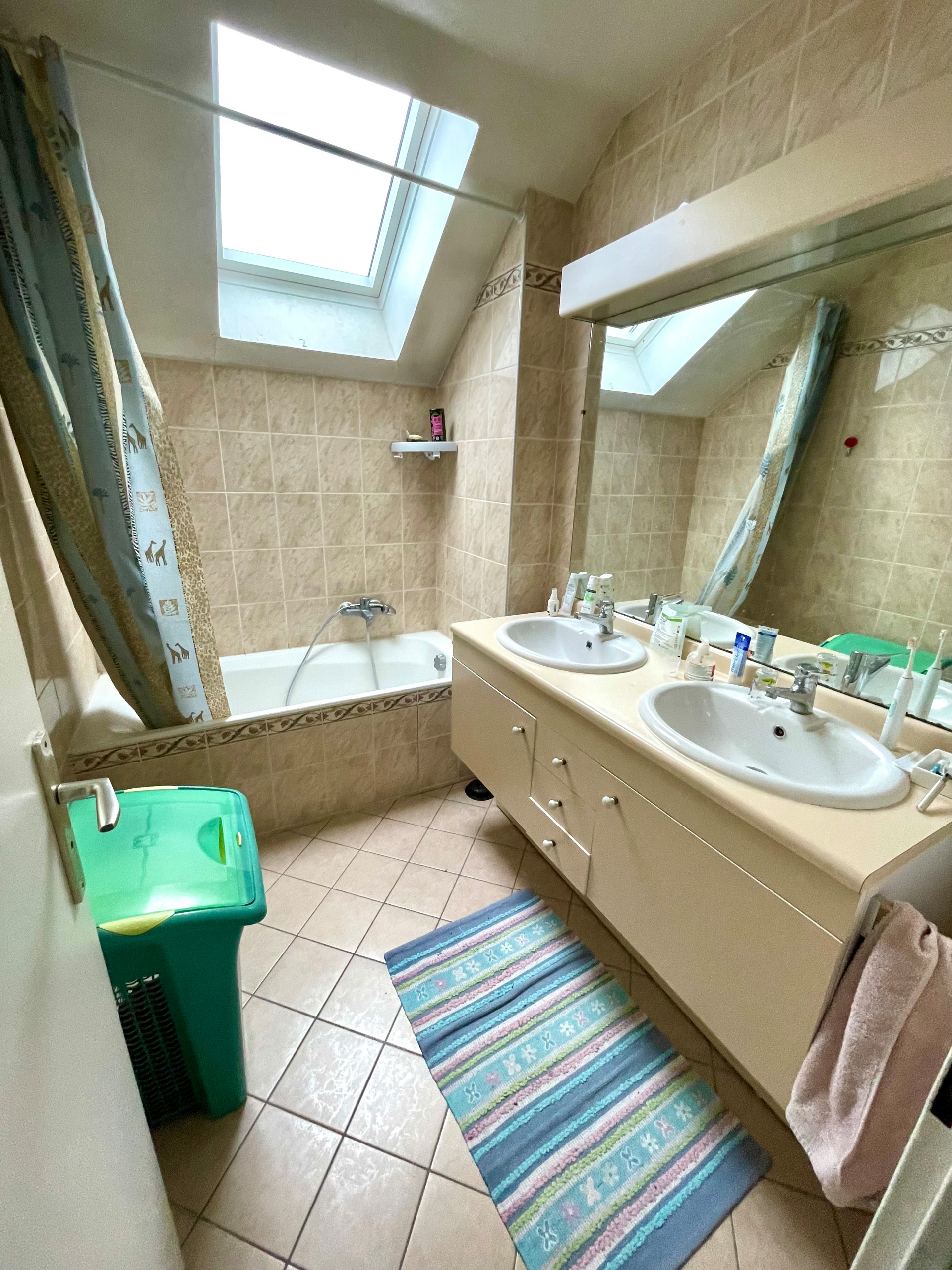 SALLE DE BAIN EN SALLE DE DOUCHE FAMILIALE