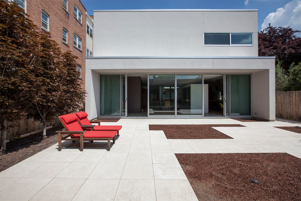 Inspiration for a modern patio in Chicago with no cover.