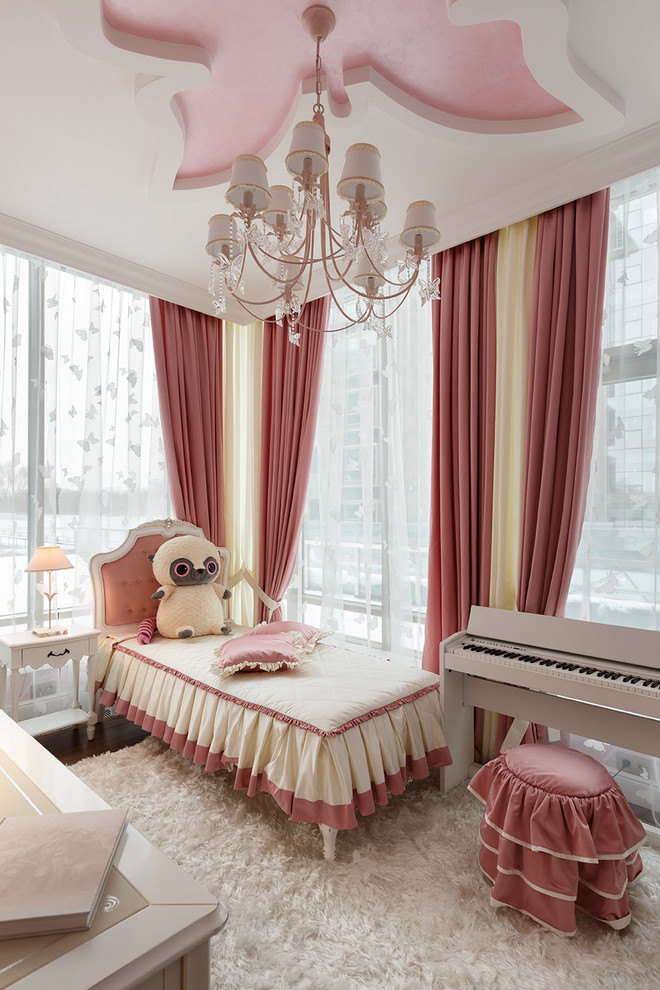 Design ideas for a traditional kids' bedroom for girls in Saint Petersburg with carpet.