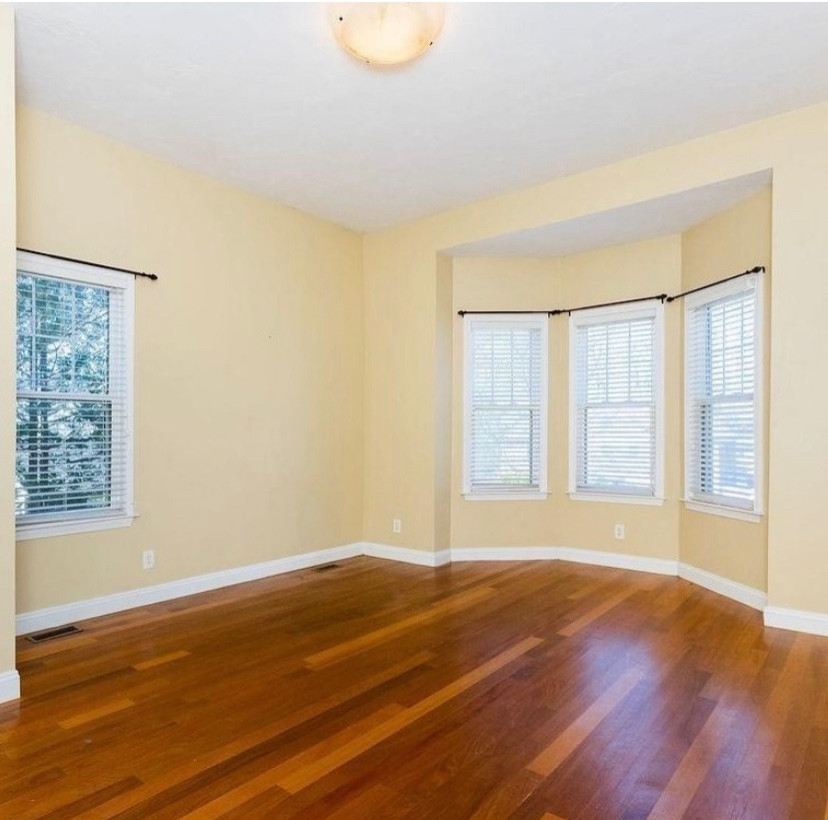 How to do crown molding (moulding?) with walls like this?