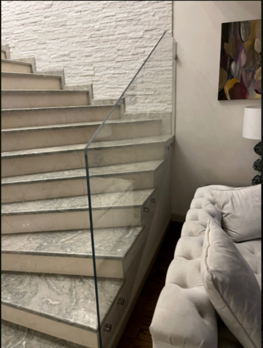Стеклянные ограждения на лестницу