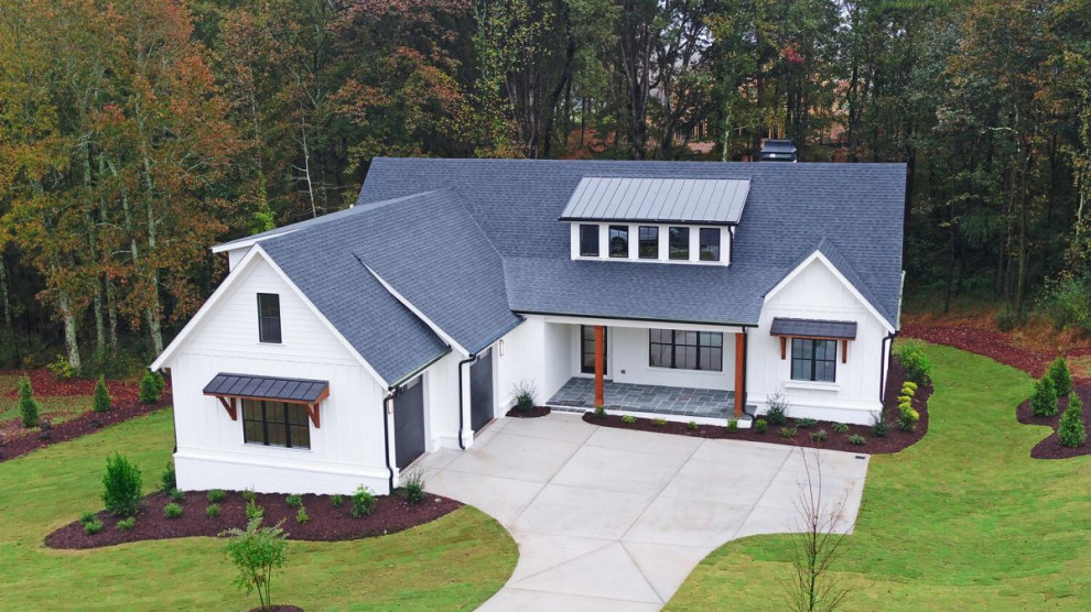 Inspiration for a transitional home design remodel in Atlanta