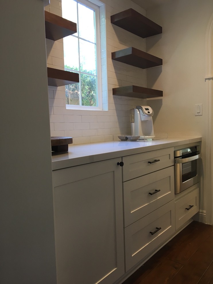 Kitchen - transitional kitchen idea in Orange County