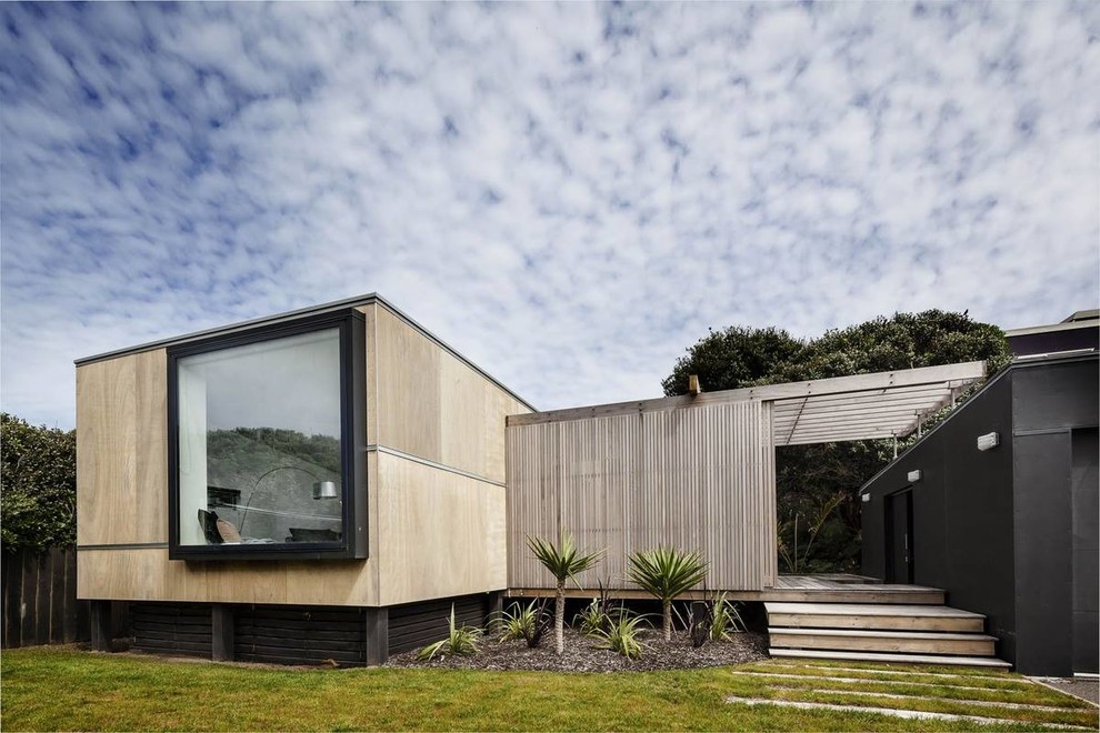Inspiration for a coastal home design remodel in Auckland