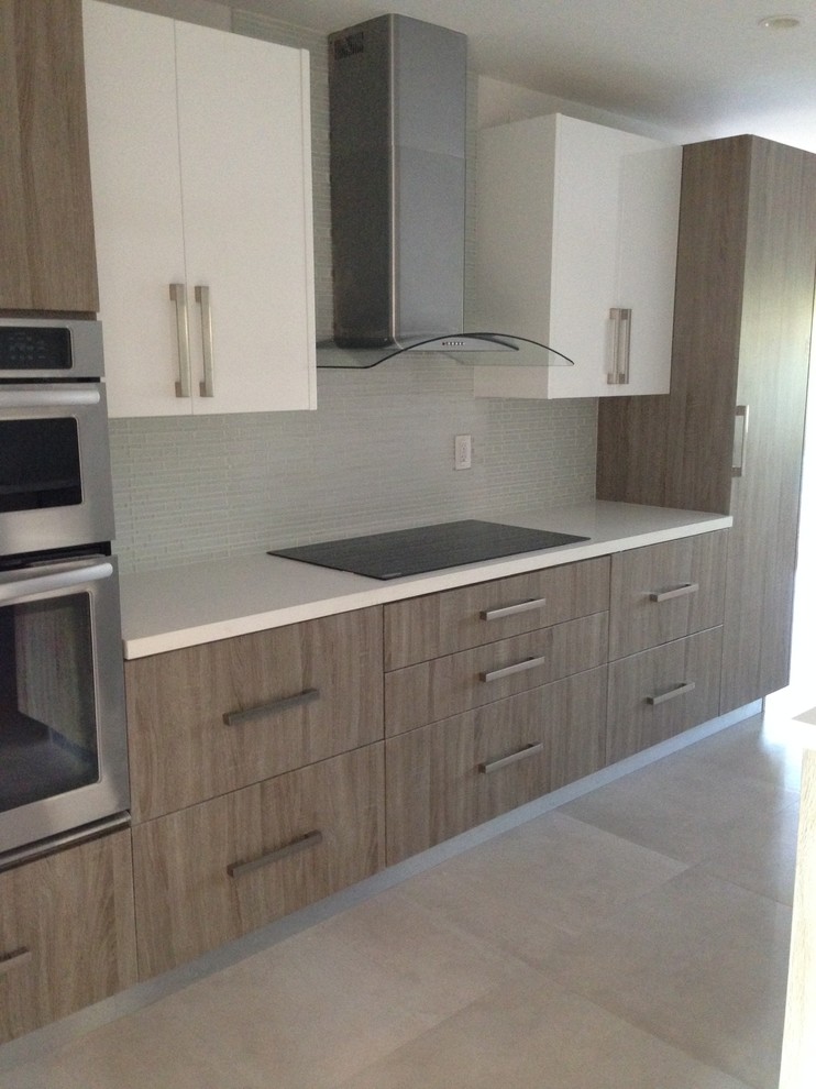 Kitchen - kitchen idea in Miami