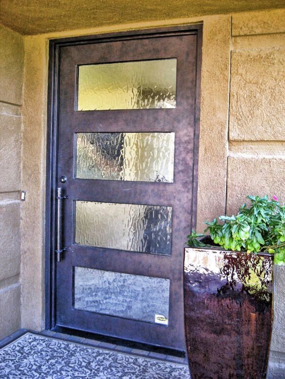 Example of a transitional entryway design in Austin