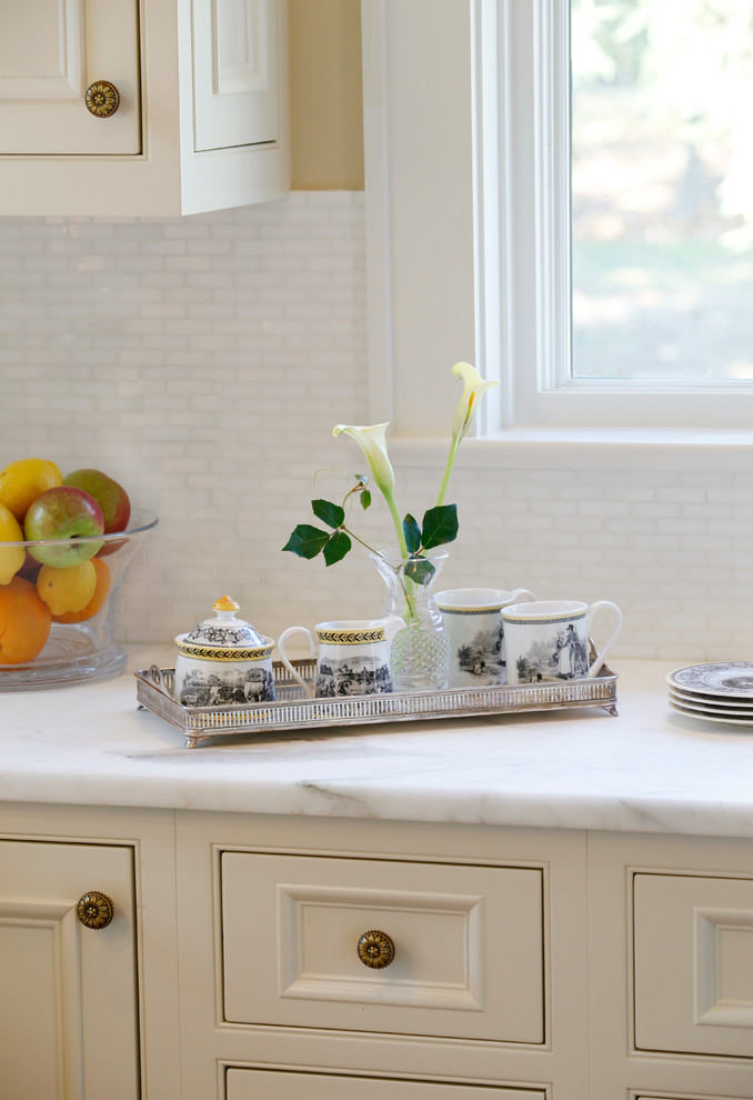 Inspiration for a mid-sized traditional kitchen in New York.