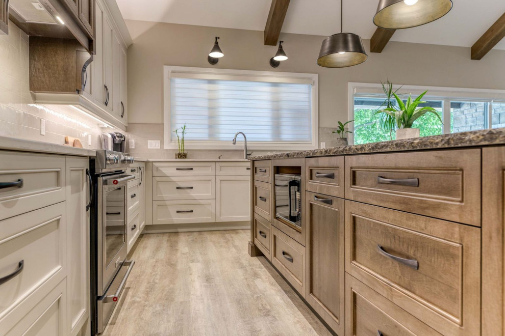 Large transitional eat-in kitchen photo with an undermount sink, shaker cabinets, quartz countertops, porcelain backsplash, stainless steel appliances and an island