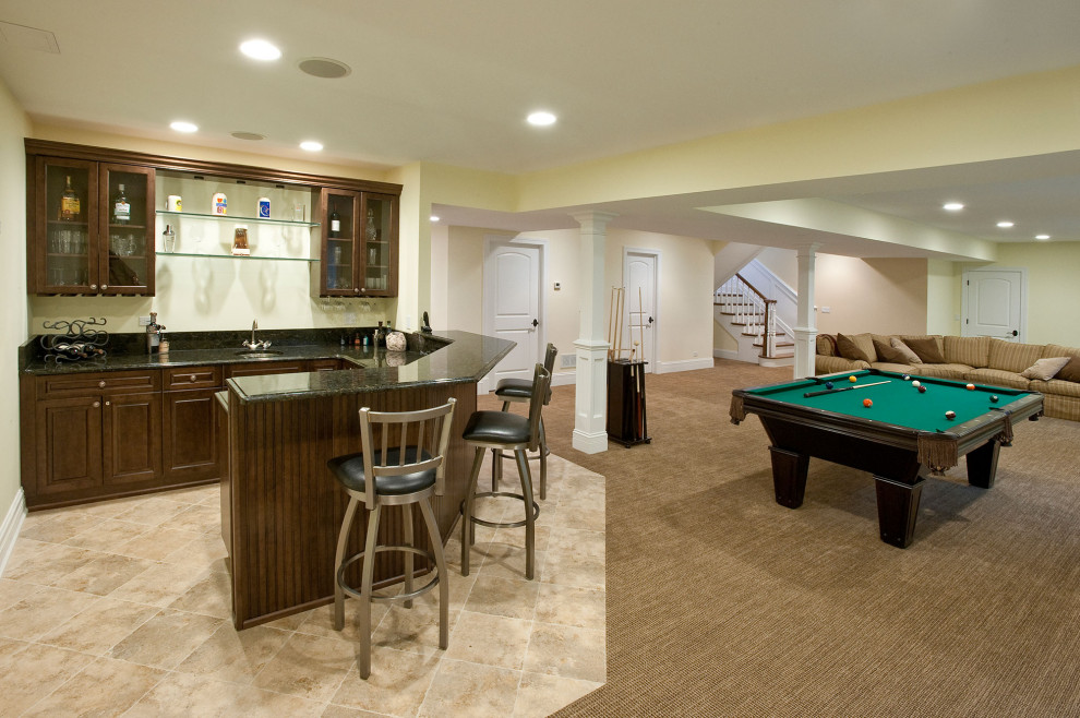 Example of a transitional home design design in Chicago