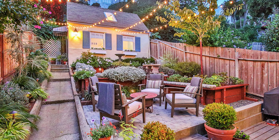 Inspiration for a mid-sized transitional detached studio / workshop shed remodel in New York