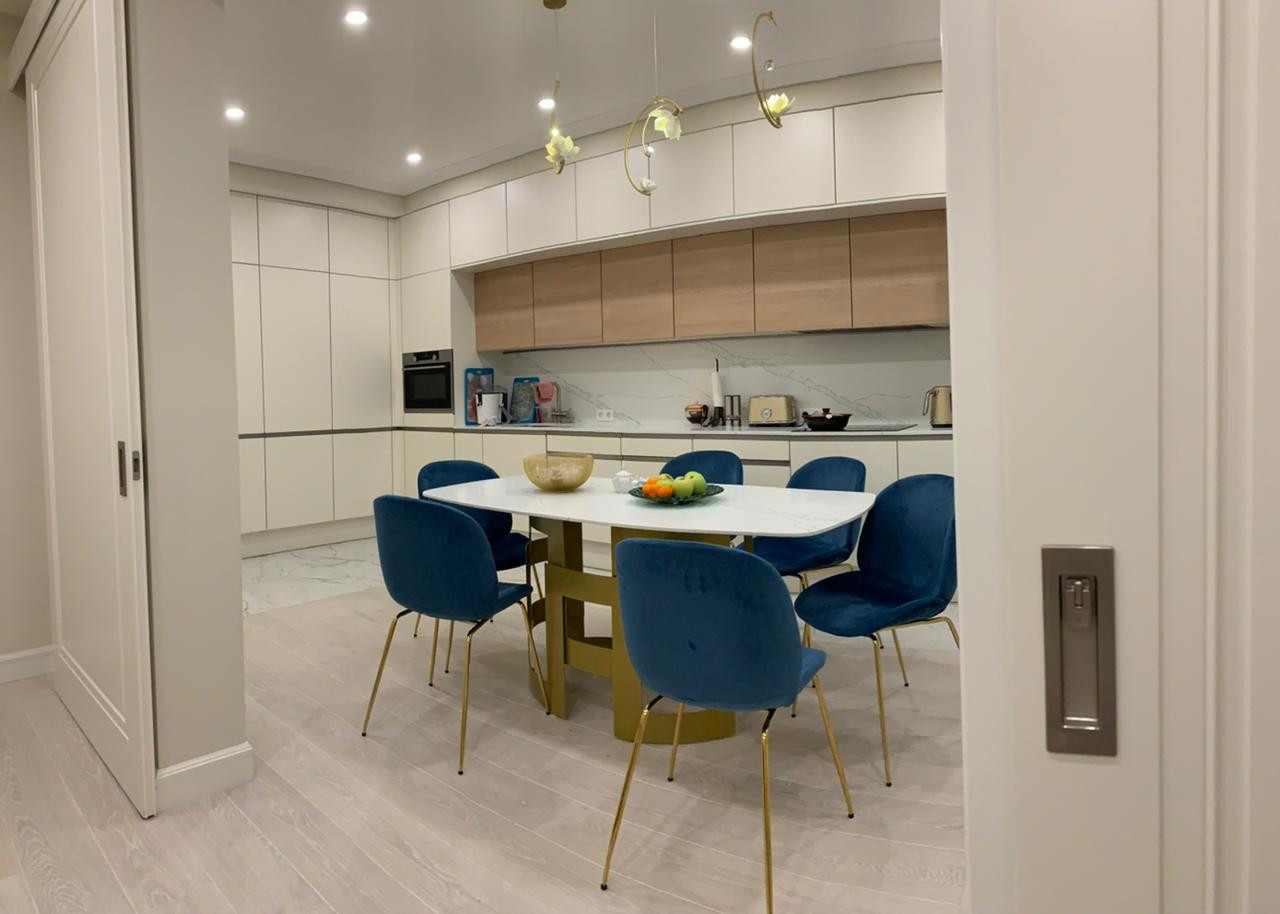 Обеденный стол