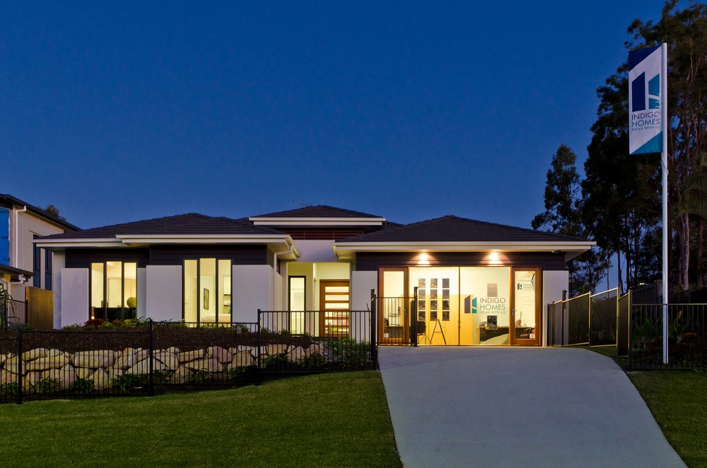 Inspiration for a mid-sized contemporary one-storey concrete white exterior in Brisbane.