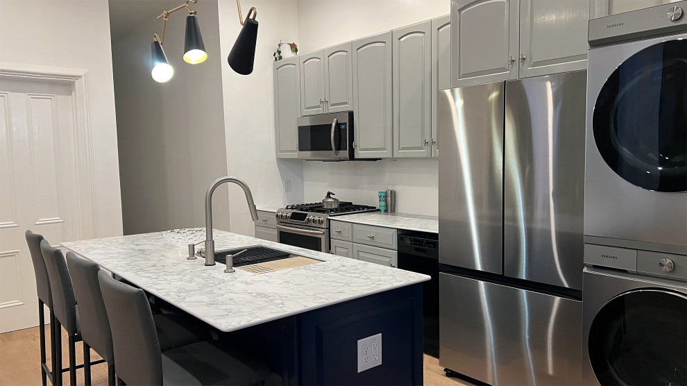 Kitchen - transitional kitchen idea