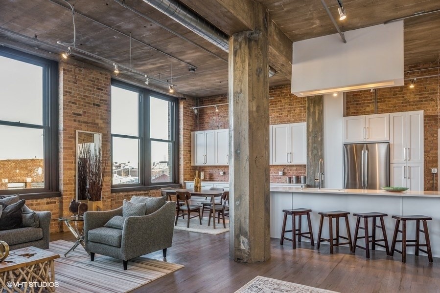 Home design - transitional home design idea in Chicago