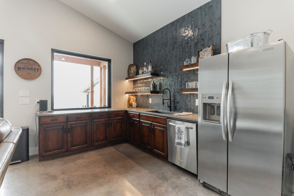 6302 Lynn Lane - Reit Above It All