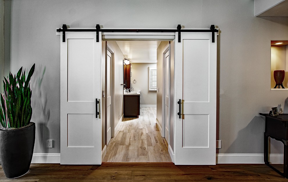 Example of a transitional home design design in Orange County