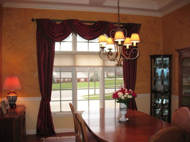Dining room - traditional dining room idea in Indianapolis