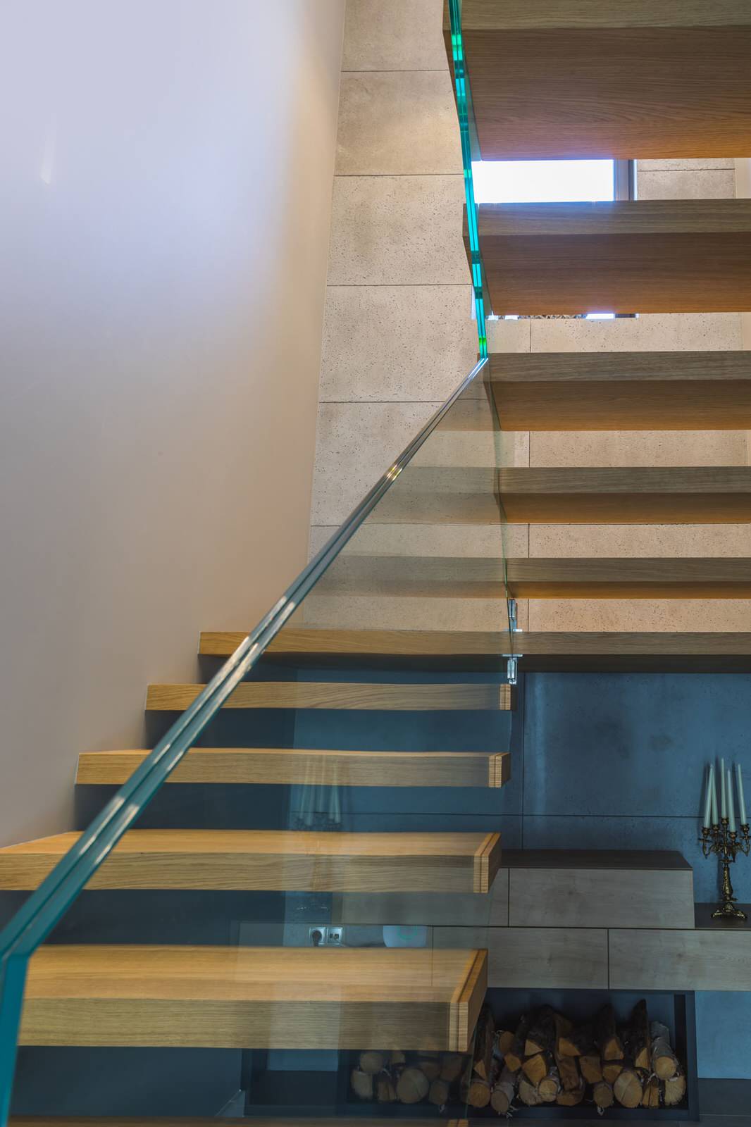 Консольная лестница в загородном доме