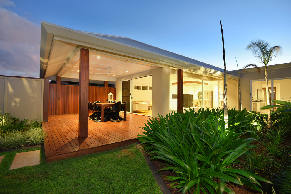Photo of a contemporary deck in Other.