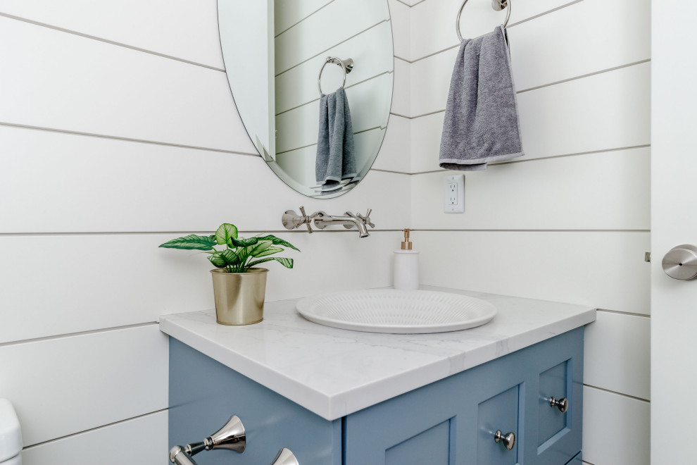 Transitional home design photo in Vancouver