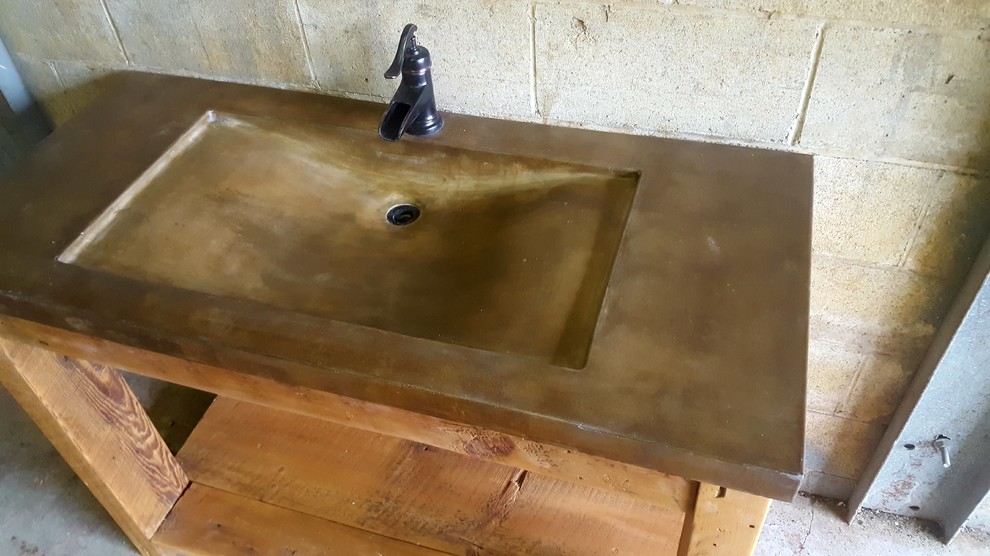 Bathroom - rustic bathroom idea