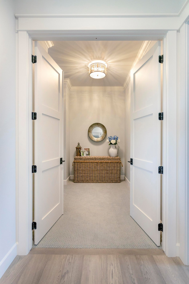 Transitional hallway photo in Seattle