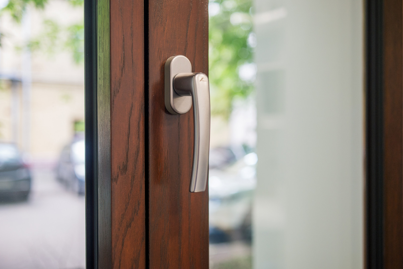 пер. Васнецова д.9 стр.2 (деревянные и дерево-алюминиевые окна и двери)