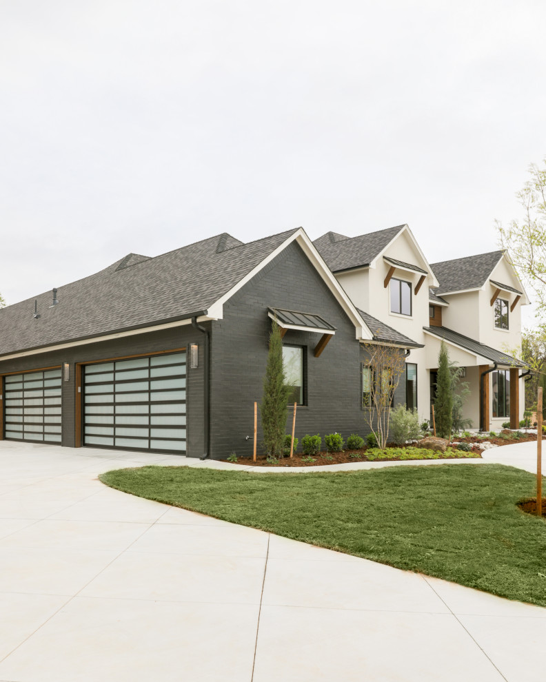Transitional exterior home idea in Oklahoma City