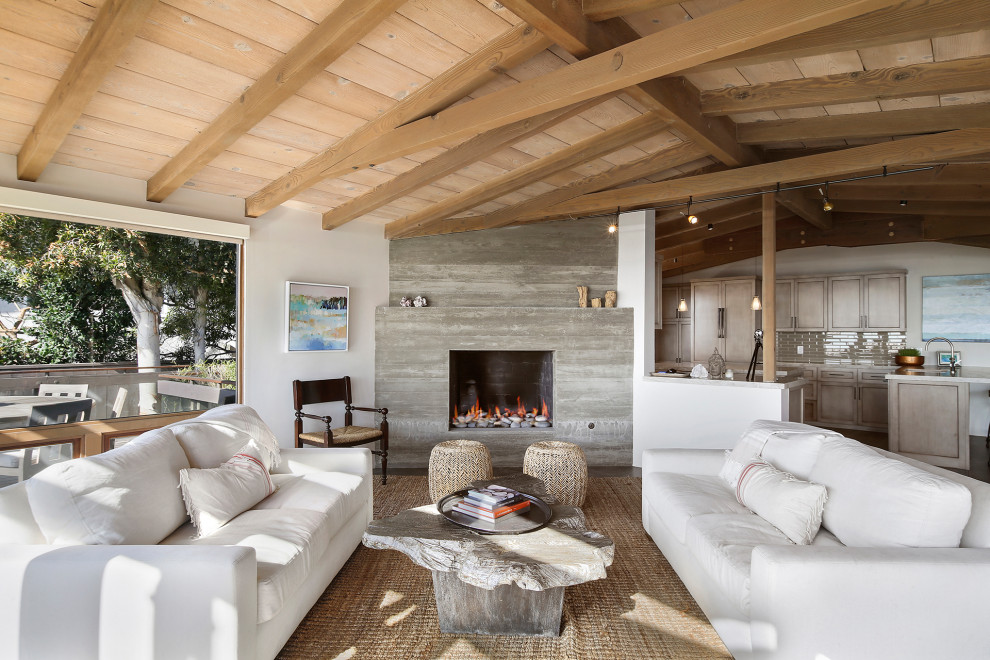 Photo of a beach style living room in Los Angeles.