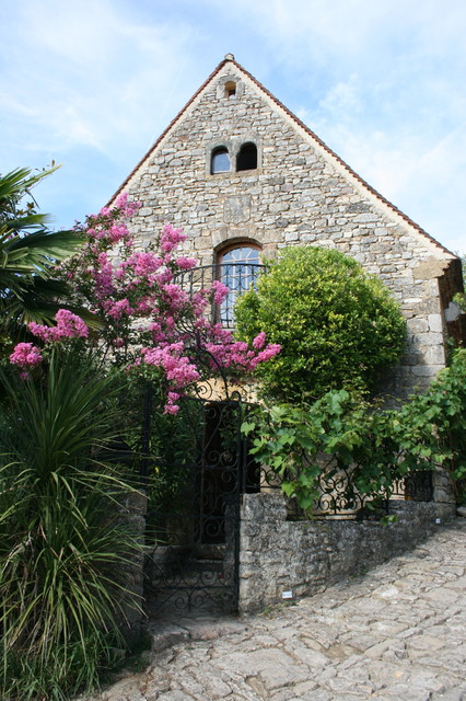 La Maisonnette - Beynac-et-Cazenac, France rustic-exterior