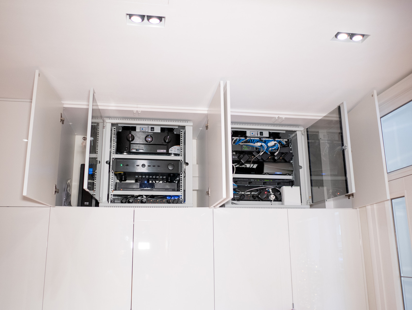 Домашний кинотеатр в современной квартире