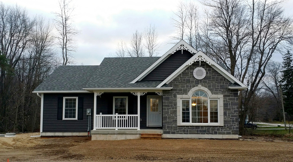 Trendy home design photo in Toronto
