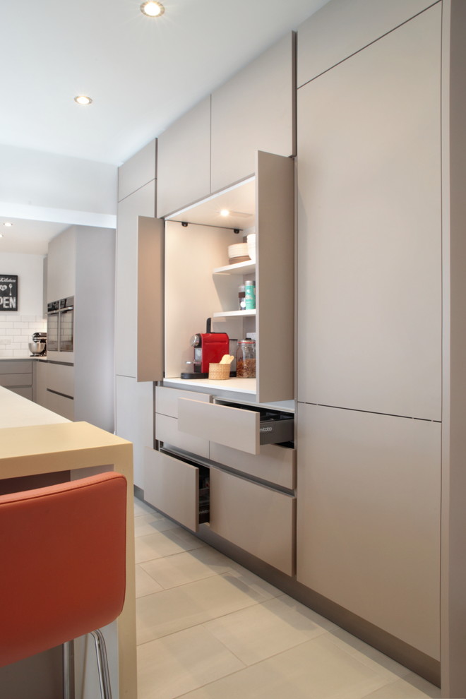 Design ideas for a contemporary kitchen in Buckinghamshire.