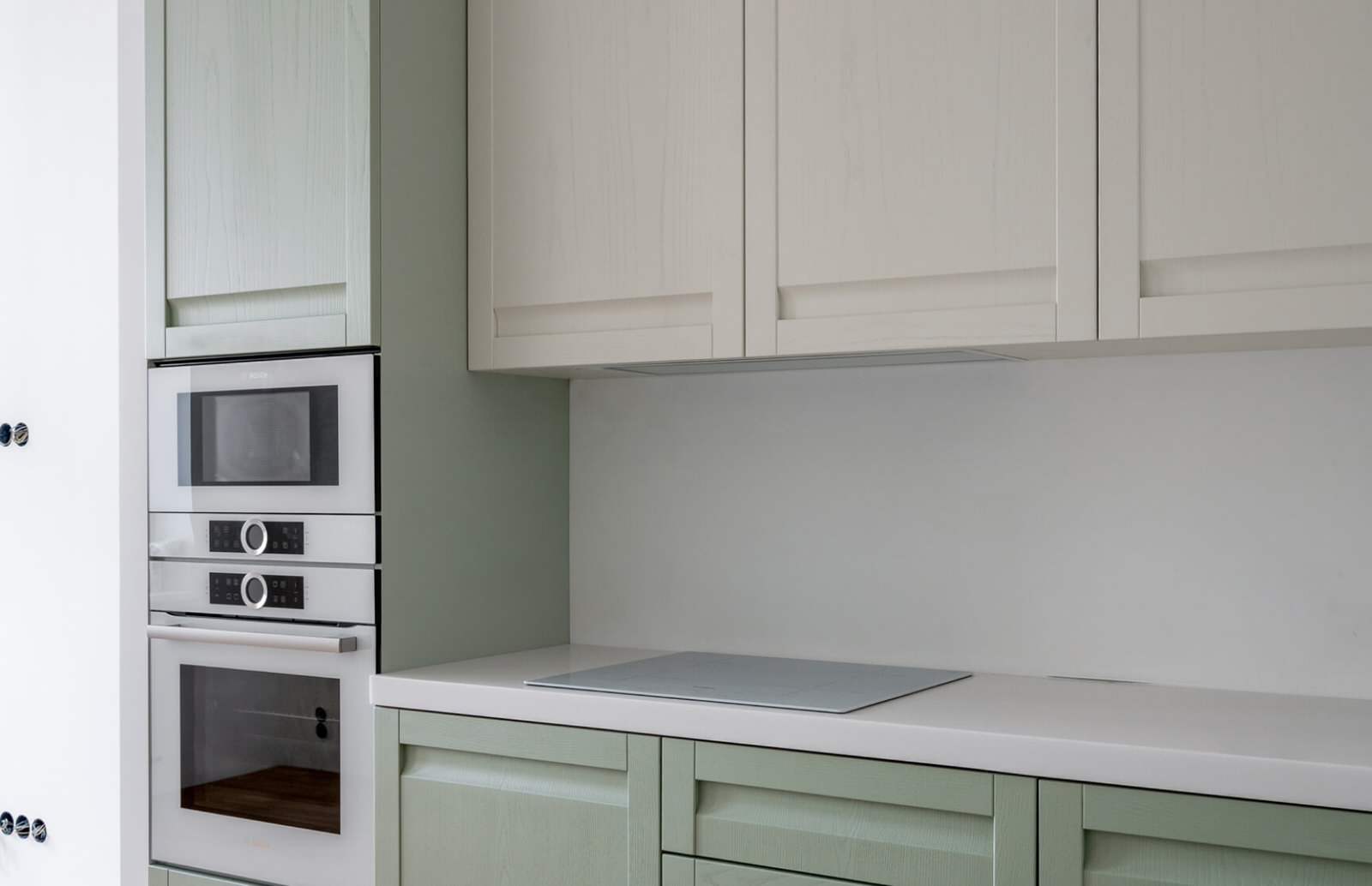 Кухня Натали из массива ясеня в цвете Авалон и Космик Латте от дизайнера