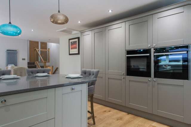 Light grey Shaker kitchen with luxury built in larder - Modern ...