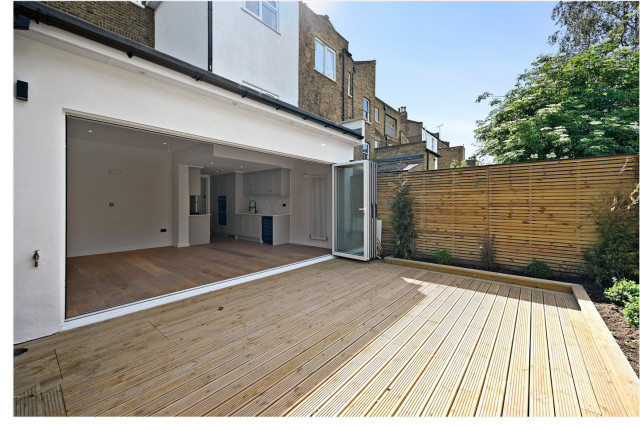St. Stephen's Avenue contemporary-traedaeck