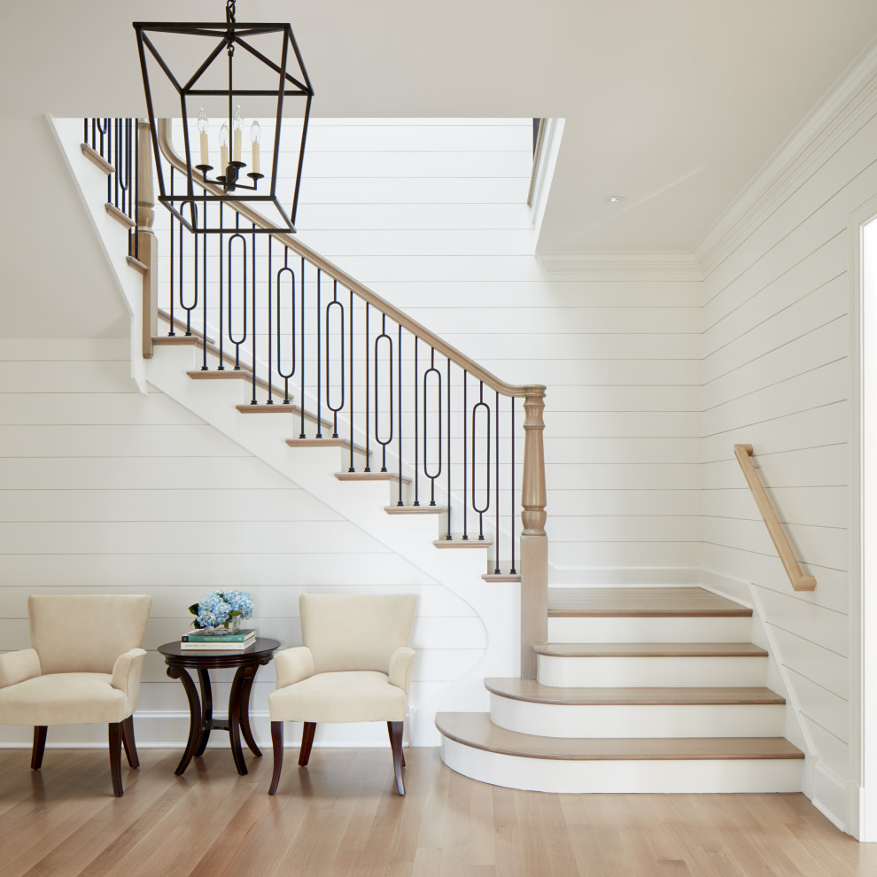 Design ideas for a traditional staircase in Chicago.