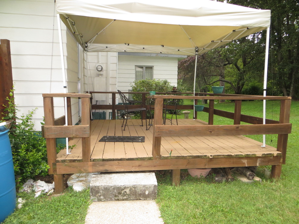 Deck - small traditional deck idea