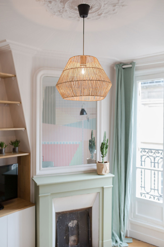 Design ideas for a scandinavian family room in Paris.