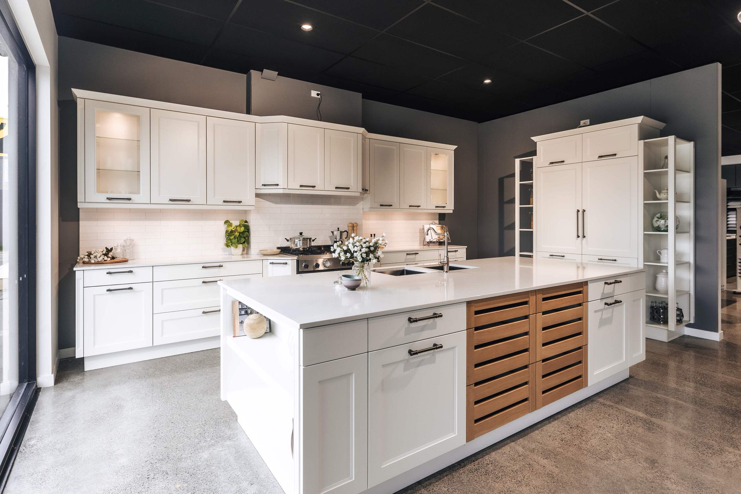 Lacquered fronts, Cascada detailed door front from Nobilia. Featured cornicing detail and open wooden selves on the kitchen island.