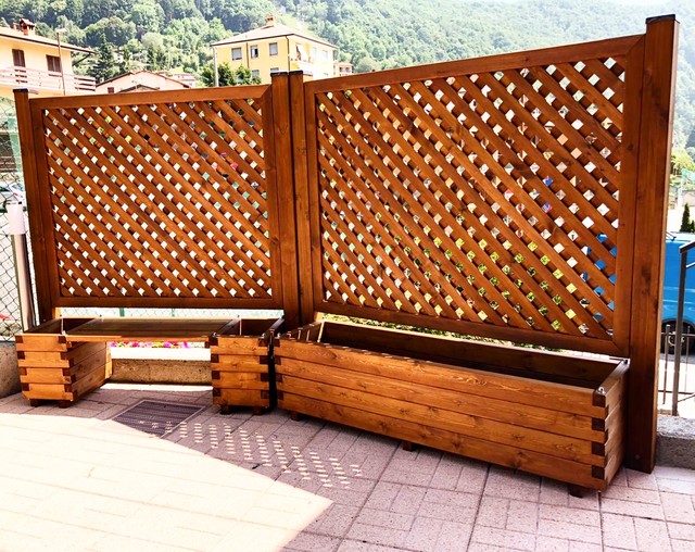 Grigliati e fioreire legno relaizzate su misura per balconi, terrazzi e  giardini - Clásico - Milán - de Cereda Legnami | Houzz