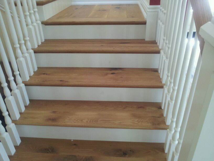 Mid-sized country wood l-shaped staircase in Sacramento with wood risers.