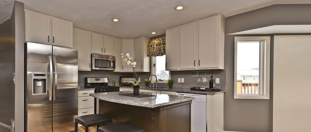 Kitchen - transitional kitchen idea in Baltimore