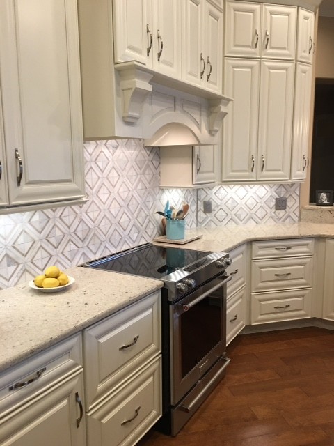 Inspiration for a transitional kitchen remodel in Orlando